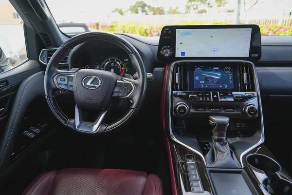 LEXUS LX600 SIGNATURE 2024!! GCC SPECS!! WARRANTY AND SERVICE CONTRACT FROM AL FUTTAIM