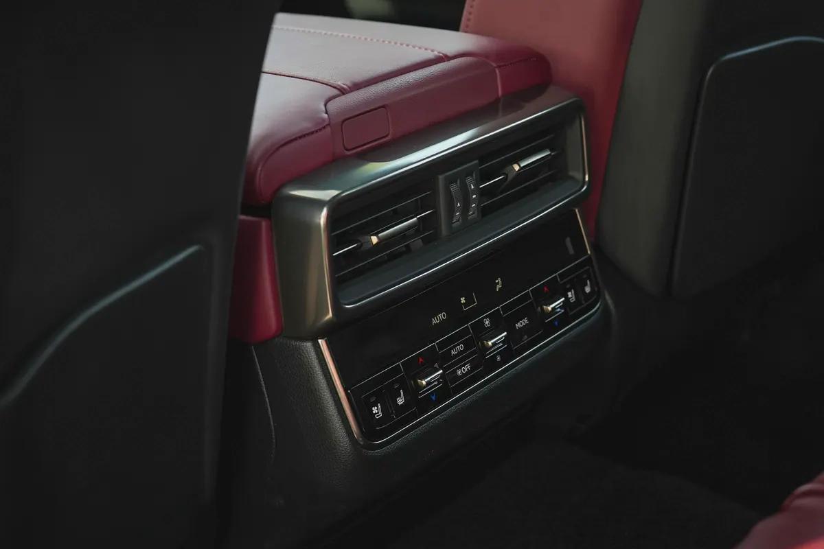 LEXUS LX600 SIGNATURE 2024!! GCC SPECS!! WARRANTY AND SERVICE CONTRACT FROM AL FUTTAIM-12-12