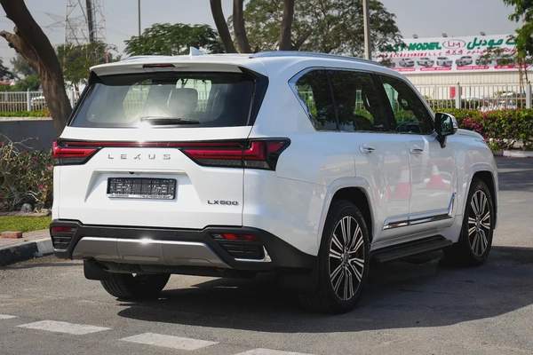 LEXUS LX600 SIGNATURE 2024!! GCC SPECS!! WARRANTY AND SERVICE CONTRACT FROM AL FUTTAIM