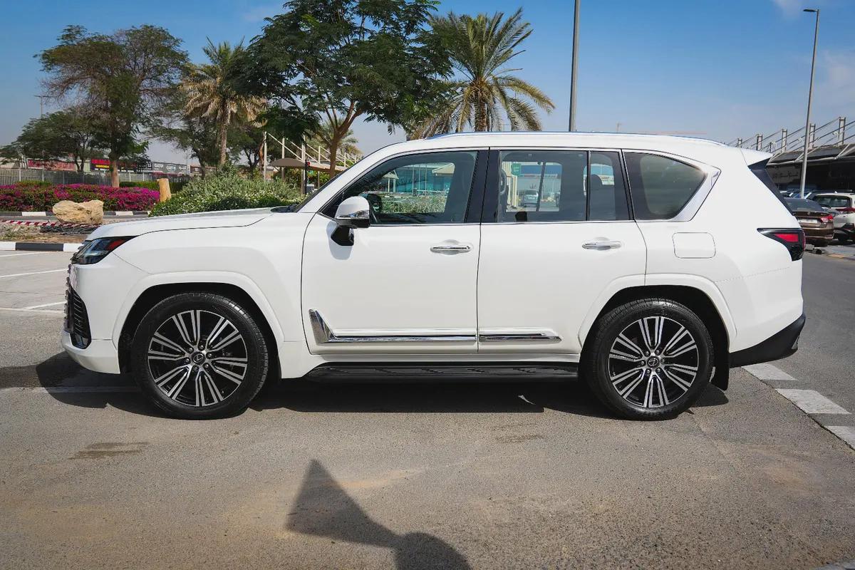 LEXUS LX600 SIGNATURE 2024!! GCC SPECS!! WARRANTY AND SERVICE CONTRACT FROM AL FUTTAIM-17-17