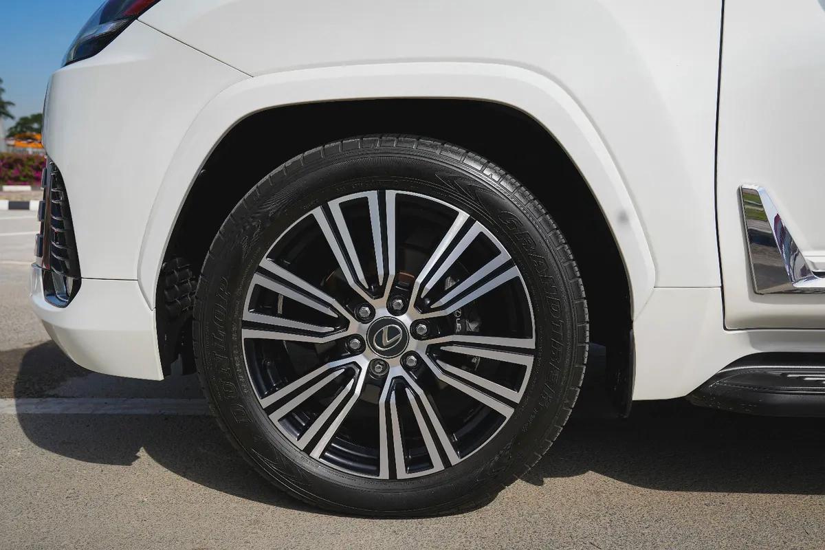 LEXUS LX600 SIGNATURE 2024!! GCC SPECS!! WARRANTY AND SERVICE CONTRACT FROM AL FUTTAIM-18-18
