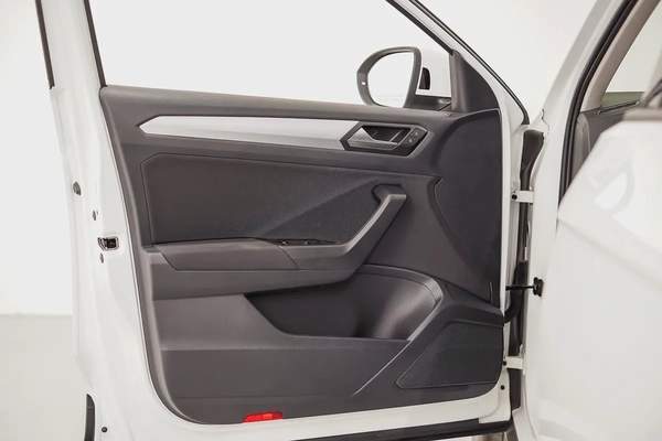 AED 1237 PM | VW T-ROC 2024 | UNDER 3 YEAR AGENCY WARRANTY & SERVICE CONTRACT | LOW KMS | GCC