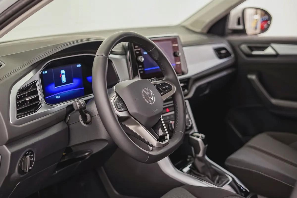 AED 1237 PM | VW T-ROC 2024 | UNDER 3 YEAR AGENCY WARRANTY & SERVICE CONTRACT | LOW KMS | GCC-10-10