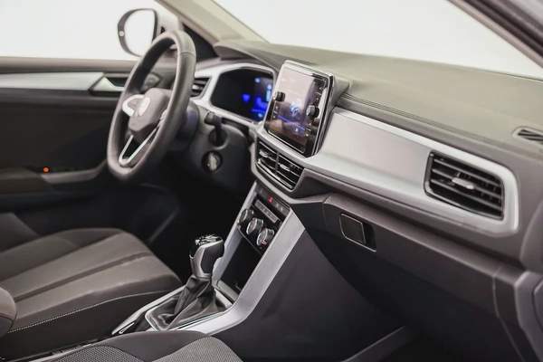 AED 1237 PM | VW T-ROC 2024 | UNDER 3 YEAR AGENCY WARRANTY & SERVICE CONTRACT | LOW KMS | GCC