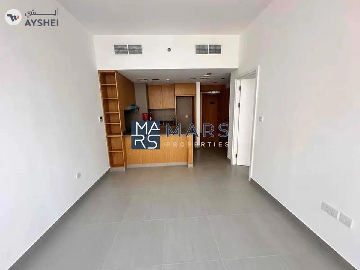 Elegant One-Bedroom Apartment with Stunning Views, No Balcony: Modern Design, Prime Location-9-9