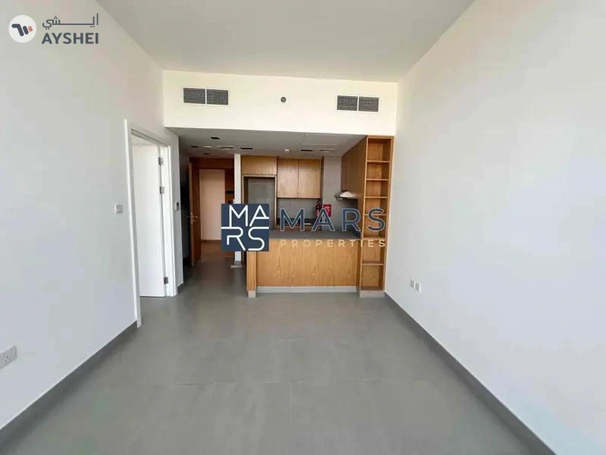 Elegant One-Bedroom Apartment with Stunning Views, No Balcony: Modern Design, Prime Location-1-1