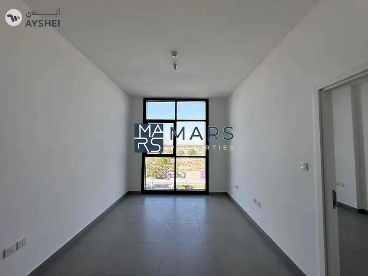 Elegant One-Bedroom Apartment with Stunning Views, No Balcony: Modern Design, Prime Location-2-2