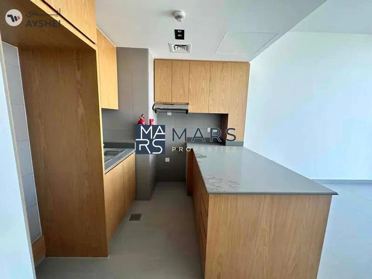 Elegant One-Bedroom Apartment with Stunning Views, No Balcony: Modern Design, Prime Location-1-landscape