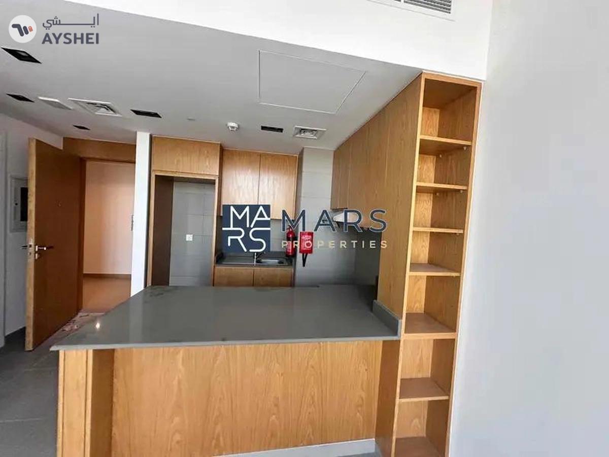 Elegant One-Bedroom Apartment with Stunning Views, No Balcony: Modern Design, Prime Location-6-6