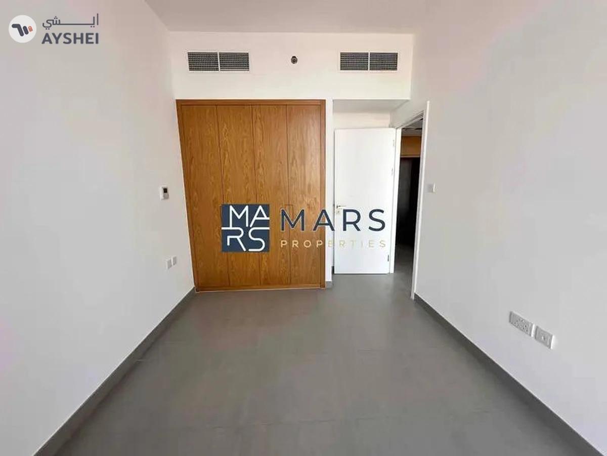 Elegant One-Bedroom Apartment with Stunning Views, No Balcony: Modern Design, Prime Location-7-7