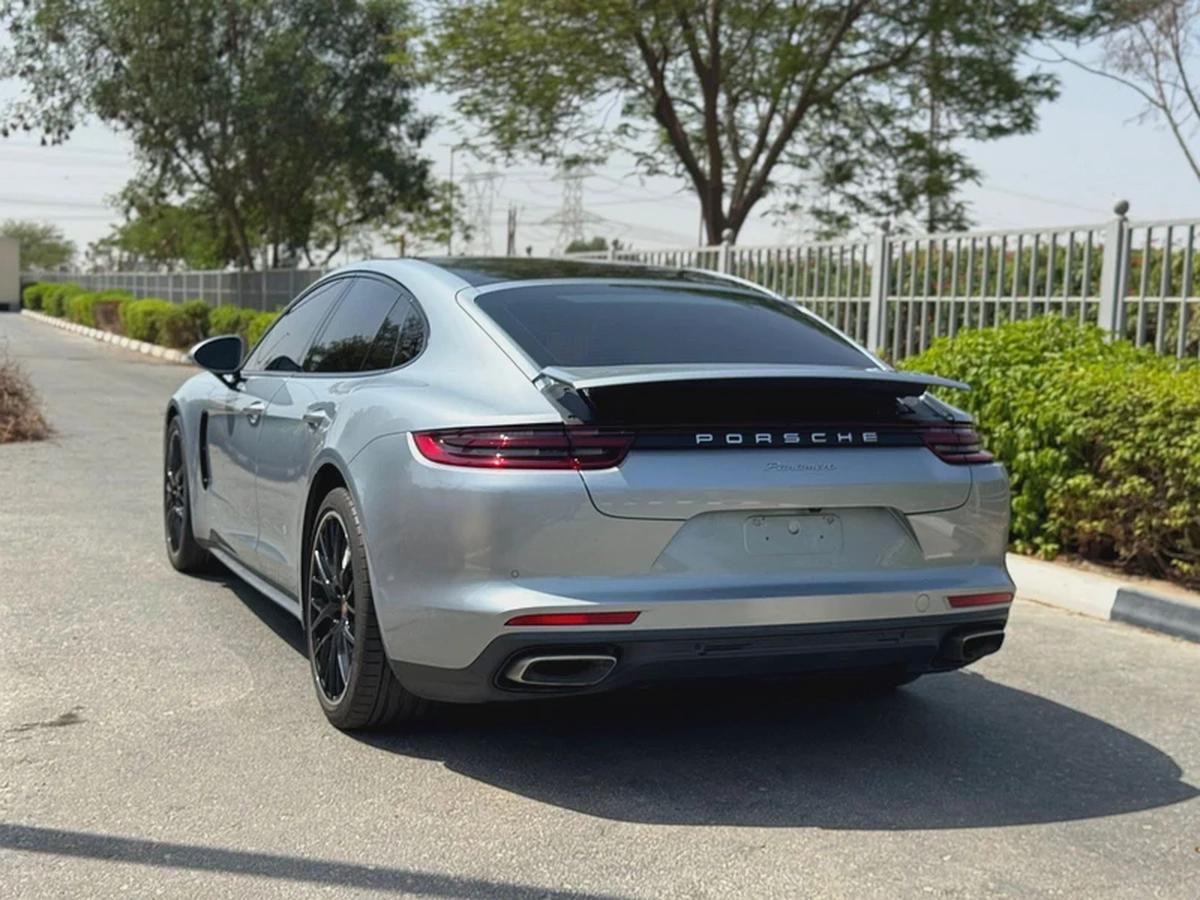 Porsche Panamera-4-4