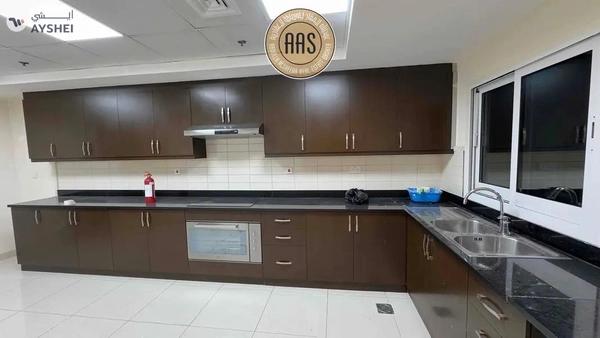 spacious 3bhk in sheikh zayad road rent only 242k
