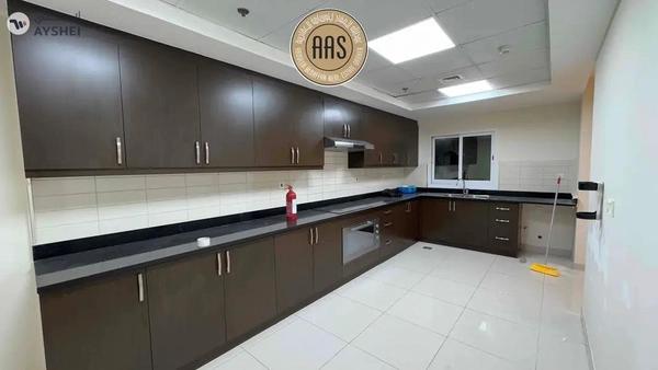 spacious 3bhk in sheikh zayad road rent only 242k