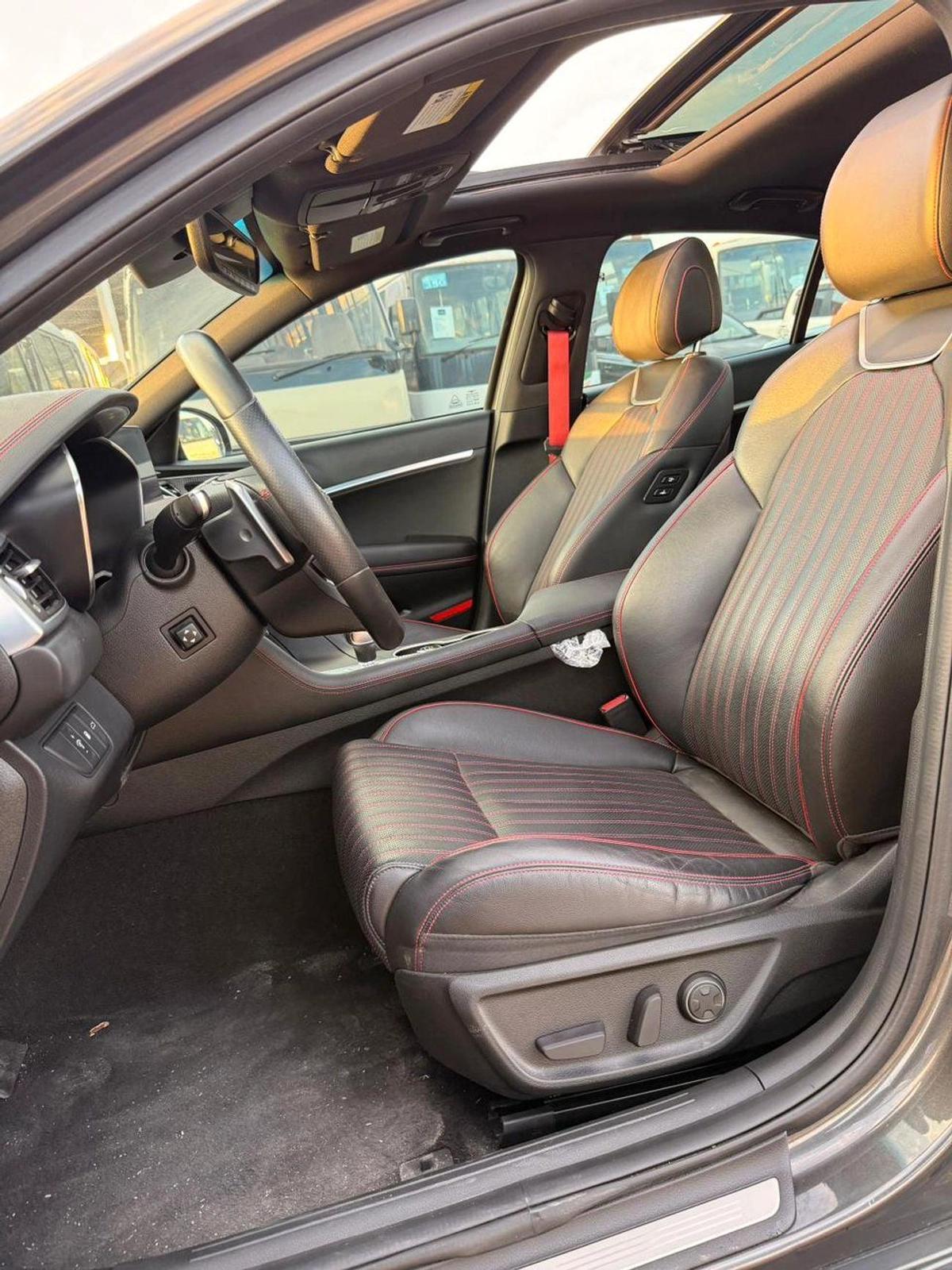 Genesis G70 Platinum 2.0L AWD-5-5
