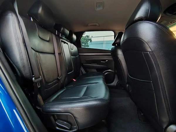 Hyundai Tucson 2023 US specs Clean Title With Original Paint Mid Option With Very Low KM