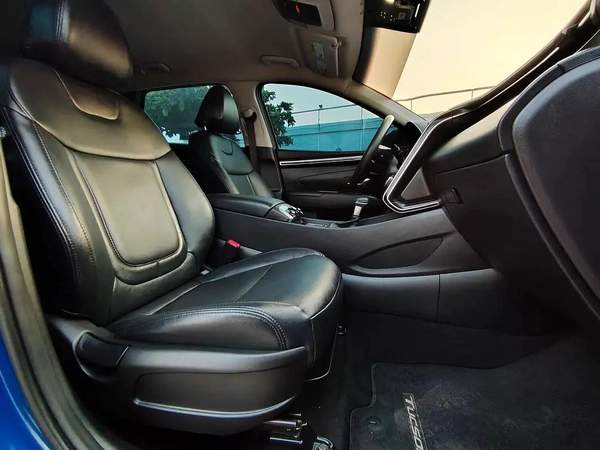 Hyundai Tucson 2023 US specs Clean Title With Original Paint Mid Option With Very Low KM