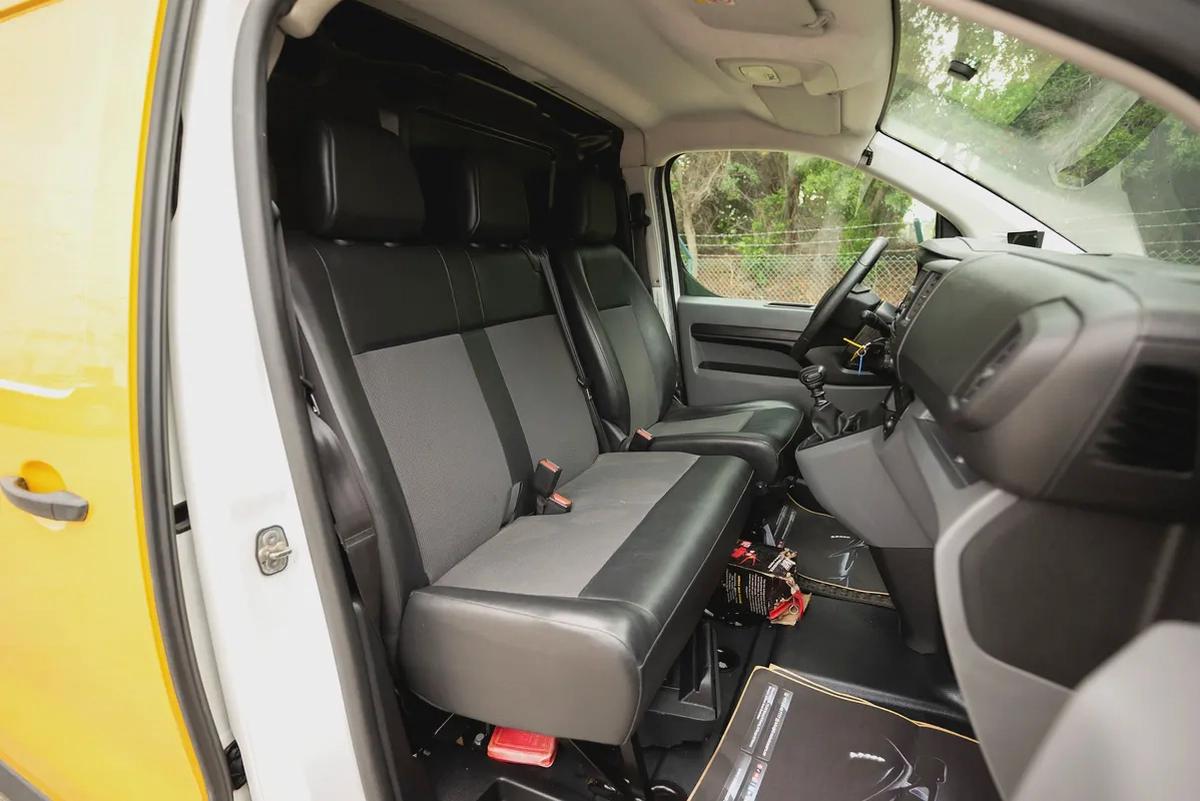 Peugeot Expert | Delivery Van | Manual Diesel | GCC Specs | Ref#P24053-8-8