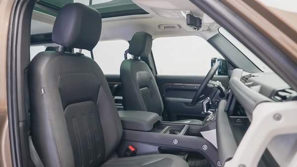 UAEs Very Best Example | 2 Years Free Servicing | AED 3,980 Per Month | P400 First Edition 7 Seater