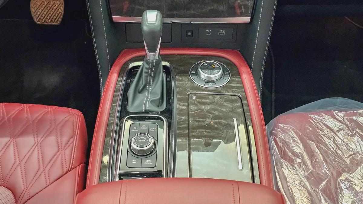 NISSAN - PATROL - LE PLATINUM - V 8 - 2024 MODEL - GCC SPECS - 18000KM - GREY COLOR-2-2