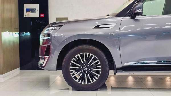 NISSAN - PATROL - LE PLATINUM - V 8 - 2024 MODEL - GCC SPECS - 18000KM - GREY COLOR