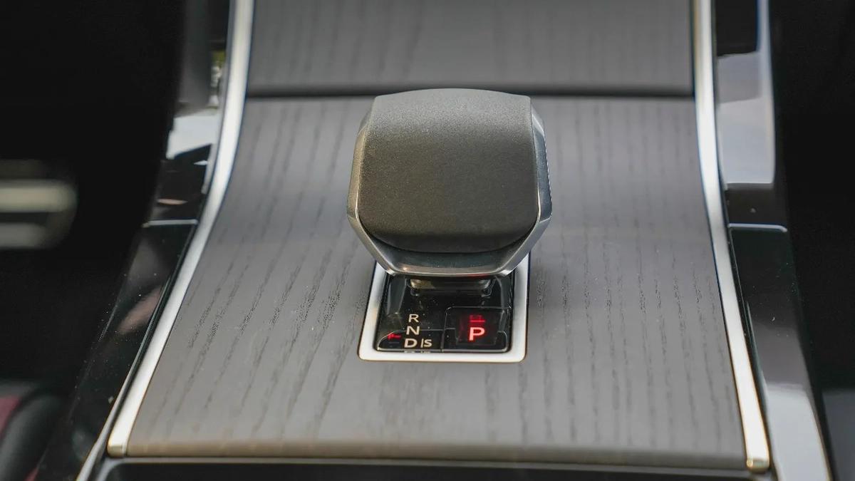 RANGE ROVER VELAR P250 AUTOBIOGRAPHY 2026!! FIVE YEARS WARRANTY!! THREE YEARS SERVICE CONTRACT-8-8