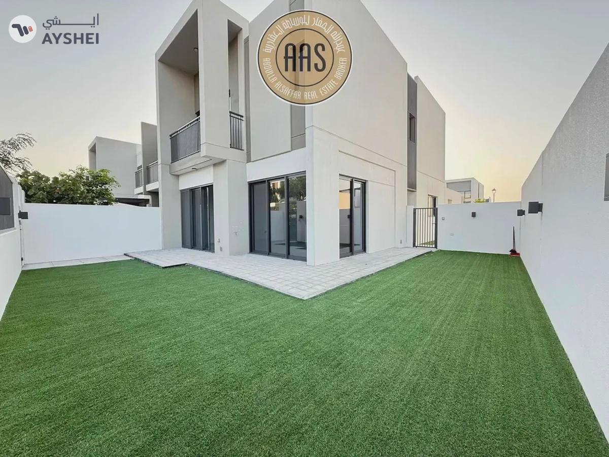 Single Row 4BR Townhouse Villa Available For Rent in Villanova-13-13