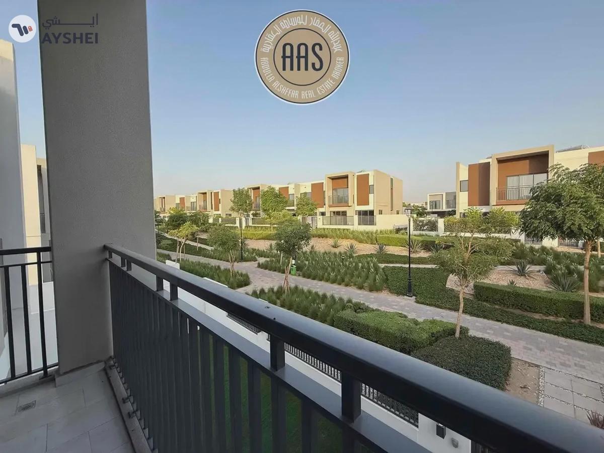 Single Row 4BR Townhouse Villa Available For Rent in Villanova-0-0