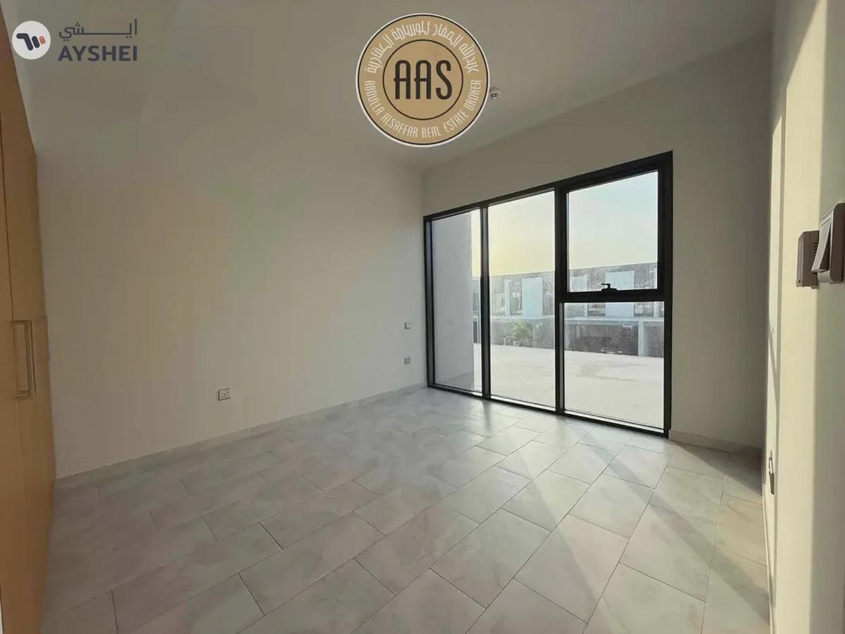 Single Row 4BR Townhouse Villa Available For Rent in Villanova-4-4