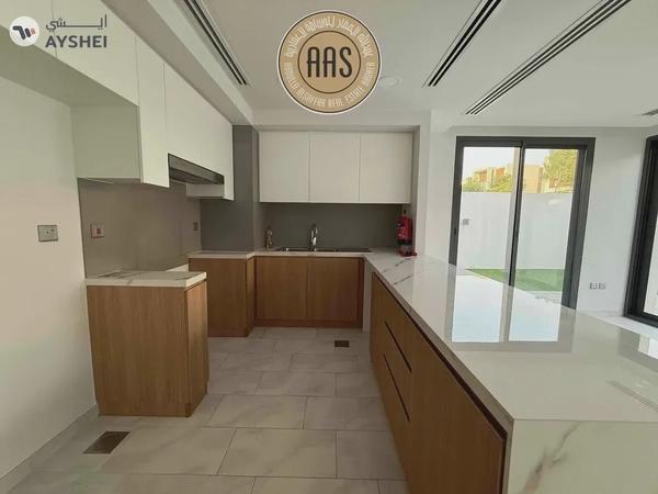 Single Row 4BR Townhouse Villa Available For Rent in Villanova