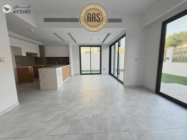 Single Row 4BR Townhouse Villa Available For Rent in Villanova