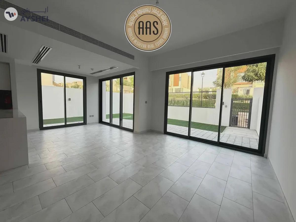 Single Row 4BR Townhouse Villa Available For Rent in Villanova-12-12