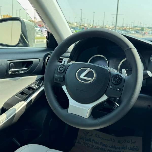 IS300 AWD 2016 | SILVER ( REF-ACD )