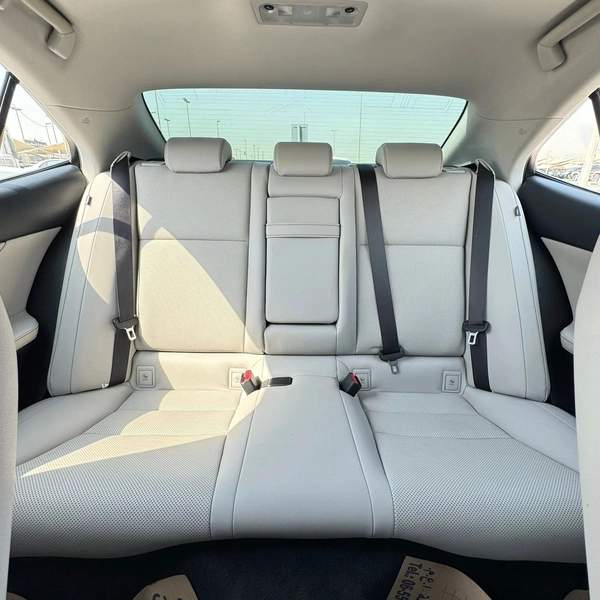 IS300 AWD 2016 | SILVER ( REF-ACD )