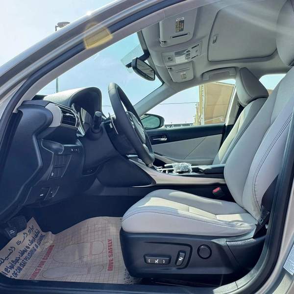 IS300 AWD 2016 | SILVER ( REF-ACD )