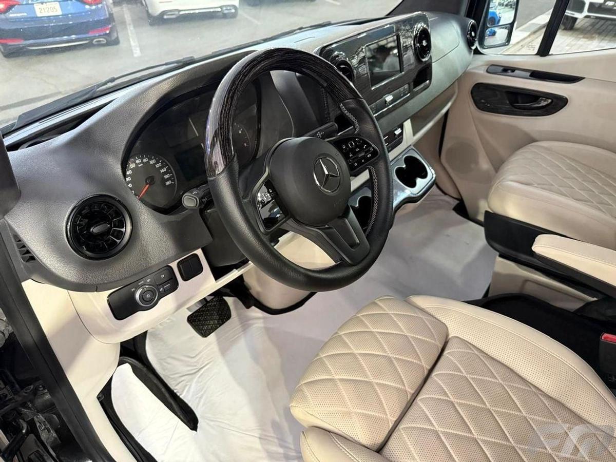 Mercedes-Benz Sprinter 519 VIP BUSINESS VAN - FULL LUXURY OPTION | BRAND NEW | EUROPEAN | 2025-5-5