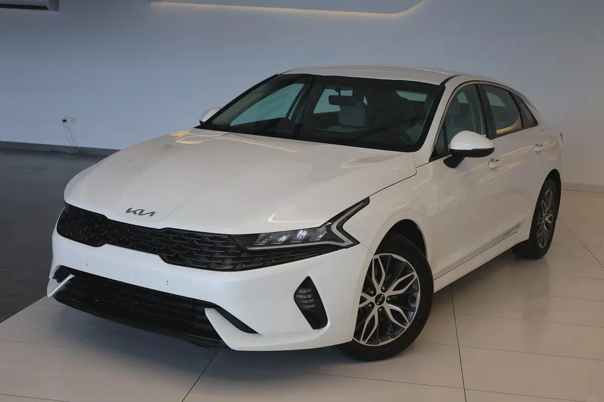 KIA K5 BASE - GCC SPECS - UNDER WARRANTY - FULL SERVICE HISTORY - ACCIDENT FREE - EXCELENT CONDITION-0-0