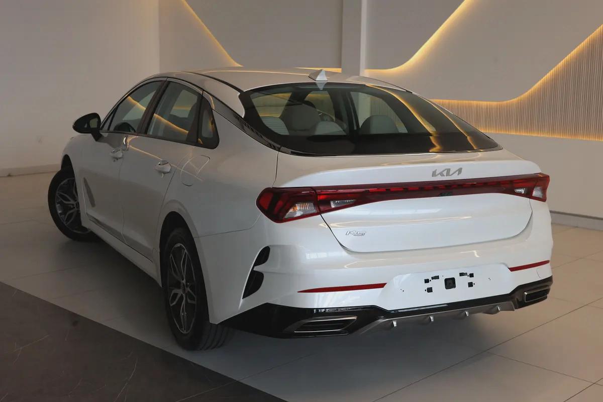 KIA K5 BASE - GCC SPECS - UNDER WARRANTY - FULL SERVICE HISTORY - ACCIDENT FREE - EXCELENT CONDITION-4-4