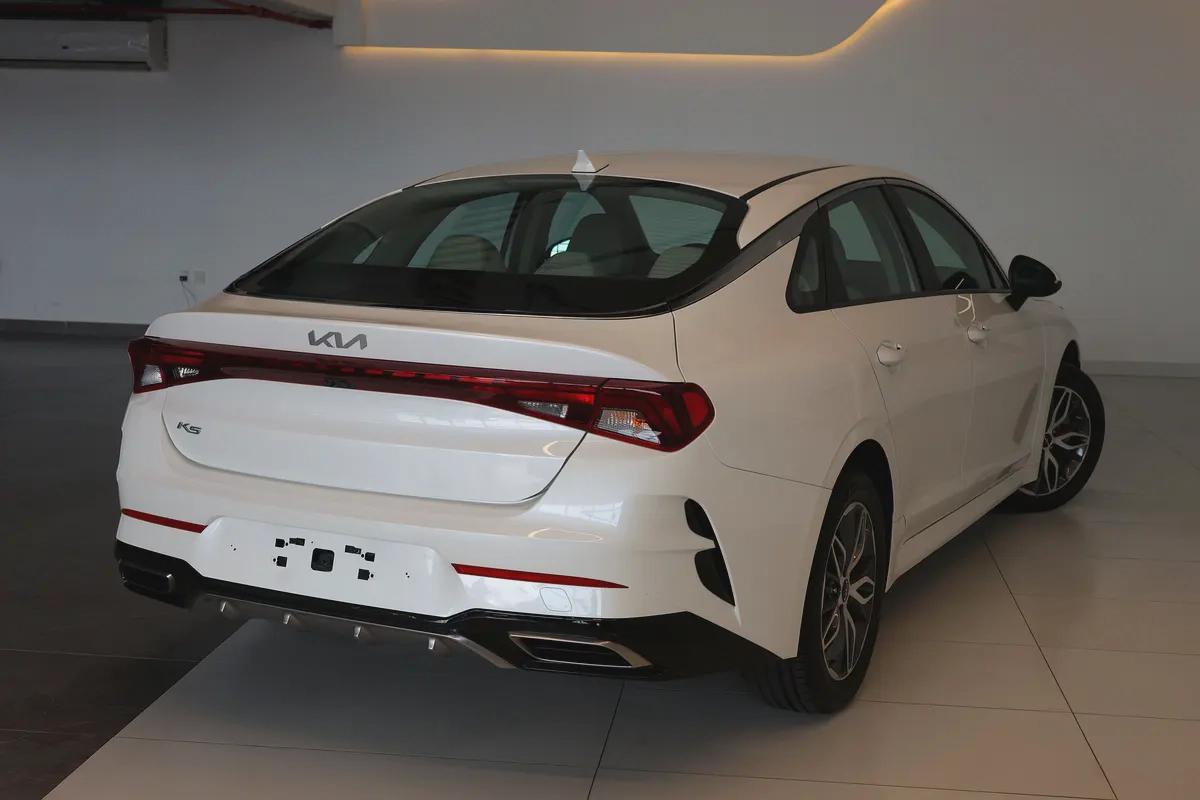 KIA K5 BASE - GCC SPECS - UNDER WARRANTY - FULL SERVICE HISTORY - ACCIDENT FREE - EXCELENT CONDITION-5-5