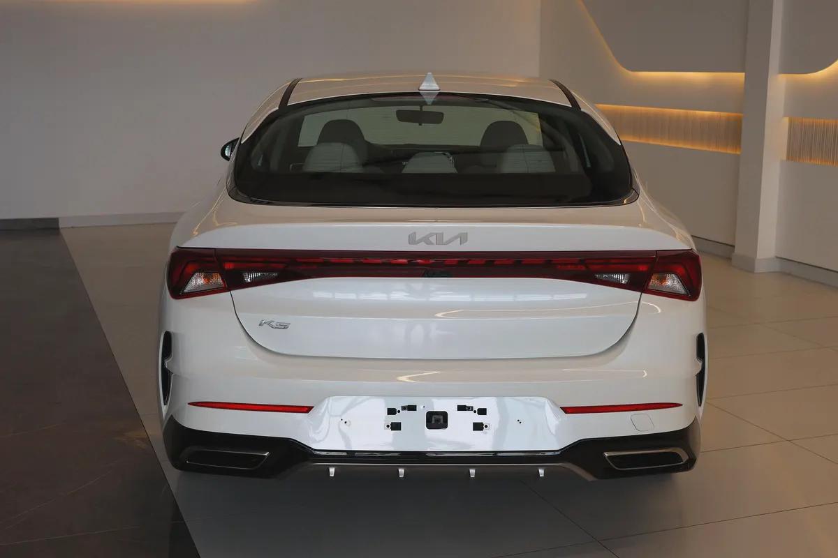 KIA K5 BASE - GCC SPECS - UNDER WARRANTY - FULL SERVICE HISTORY - ACCIDENT FREE - EXCELENT CONDITION-7-7