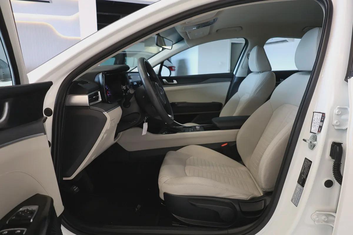 KIA K5 BASE - GCC SPECS - UNDER WARRANTY - FULL SERVICE HISTORY - ACCIDENT FREE - EXCELENT CONDITION-9-9