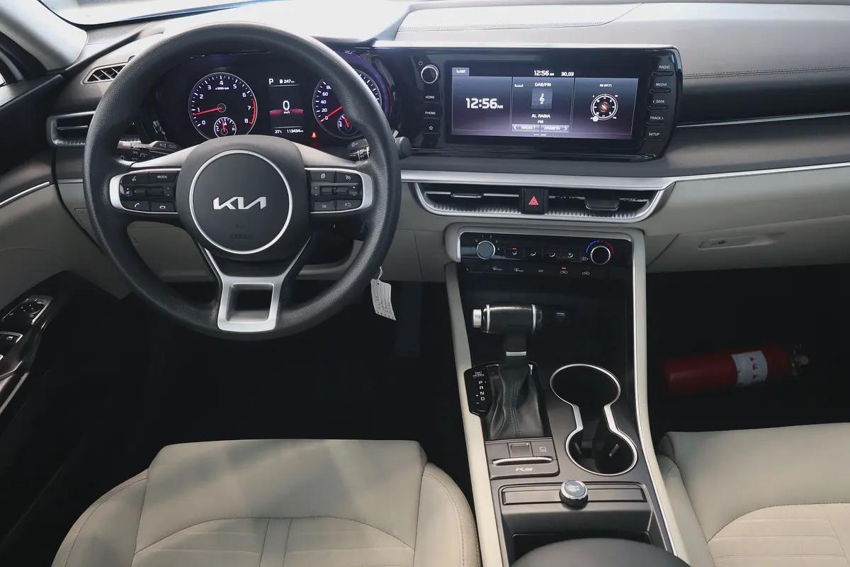 KIA K5 BASE - GCC SPECS - UNDER WARRANTY - FULL SERVICE HISTORY - ACCIDENT FREE - EXCELENT CONDITION-12-12