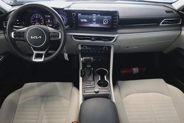 KIA K5 BASE - GCC SPECS - UNDER WARRANTY - FULL SERVICE HISTORY - ACCIDENT FREE - EXCELENT CONDITION