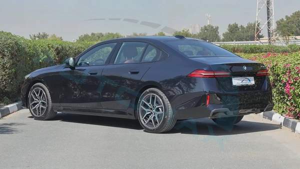 2026 BMW 5-Series 530i M 2.0T RWD 0Km With 3 Years Or 100,000 Km Warranty