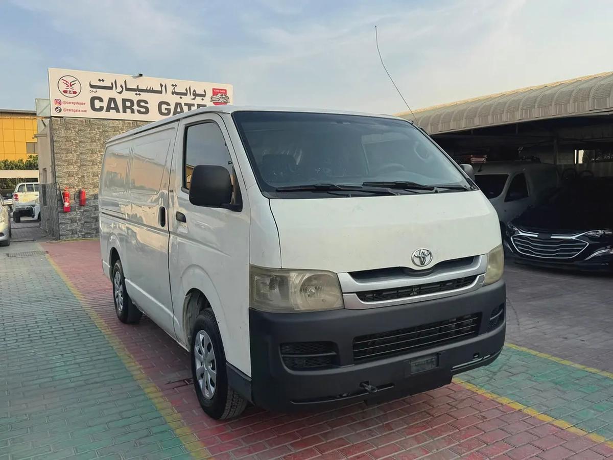 Toyota Hiace Standard 2010 - GCC Specs - Reliable and Affordable-2-2
