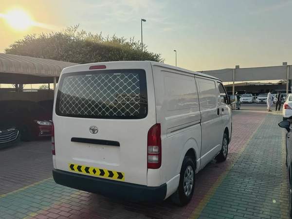 Toyota Hiace Standard 2010 - GCC Specs - Reliable and Affordable