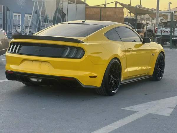 فورد موستانج 2015 مواصفات امريكية GT ٨ سلندر بحالة جيدة