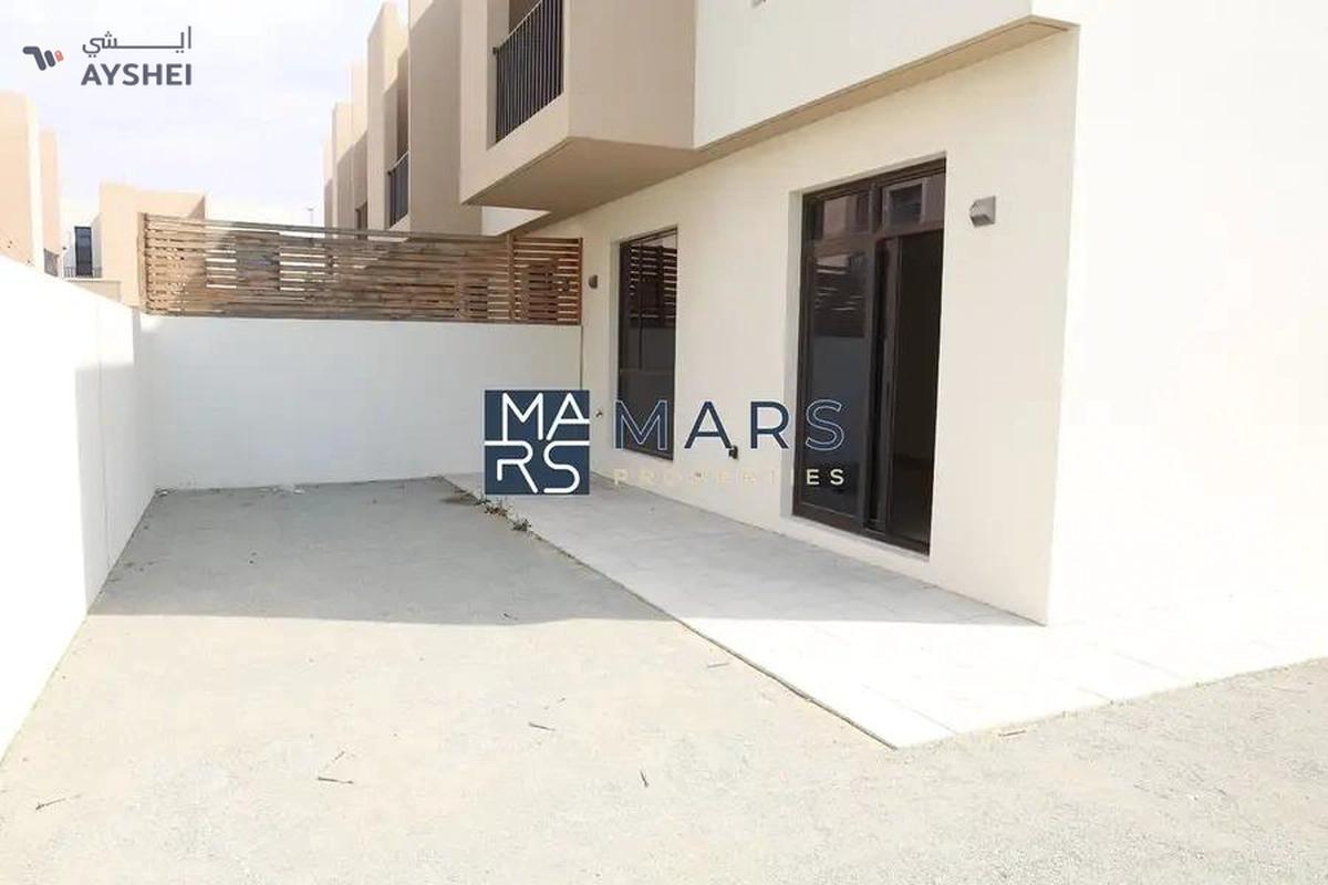 Bright & Spacious– Ideal for Comfort and Convenience!-1-landscape