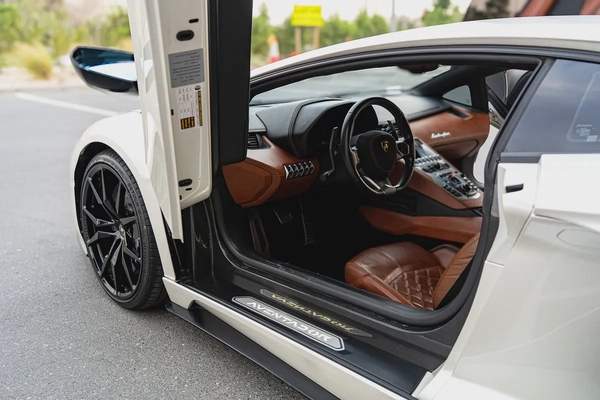 2017 Lamborghini Aventador S | GCC Specs | Super Clean and Low Mileage