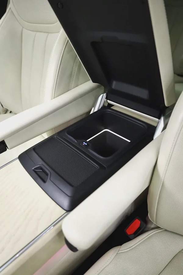 RANGE ROVER V6 P400 FULLY LOADED IN SPECIAL EIGER GRAY AND PERLINI INTERIOR