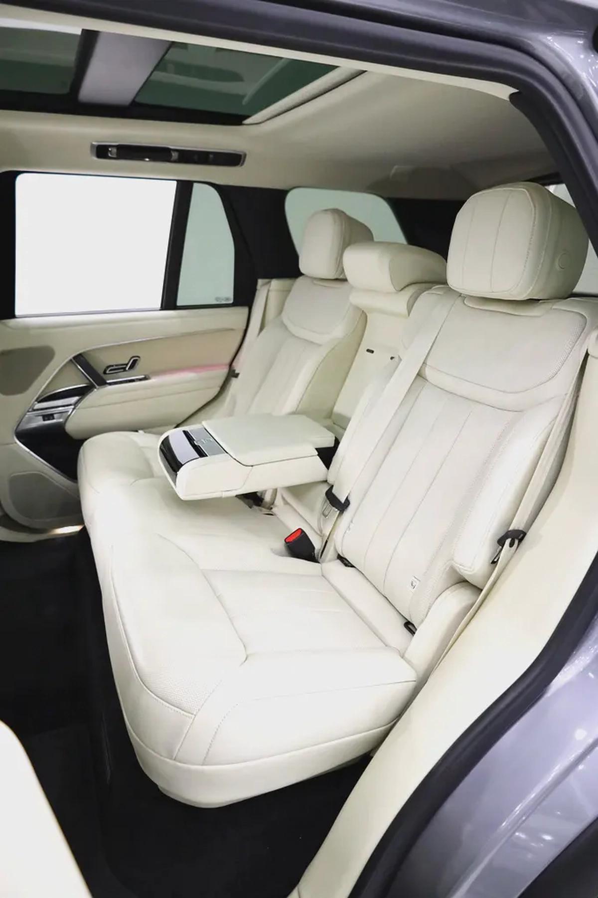 RANGE ROVER V6 P400 FULLY LOADED IN SPECIAL EIGER GRAY AND PERLINI INTERIOR-9-9